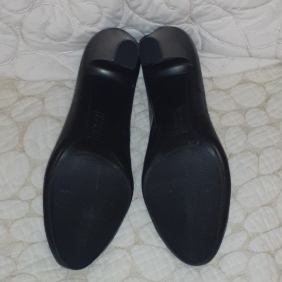 Black size 9 heels - Picture 4 of 8